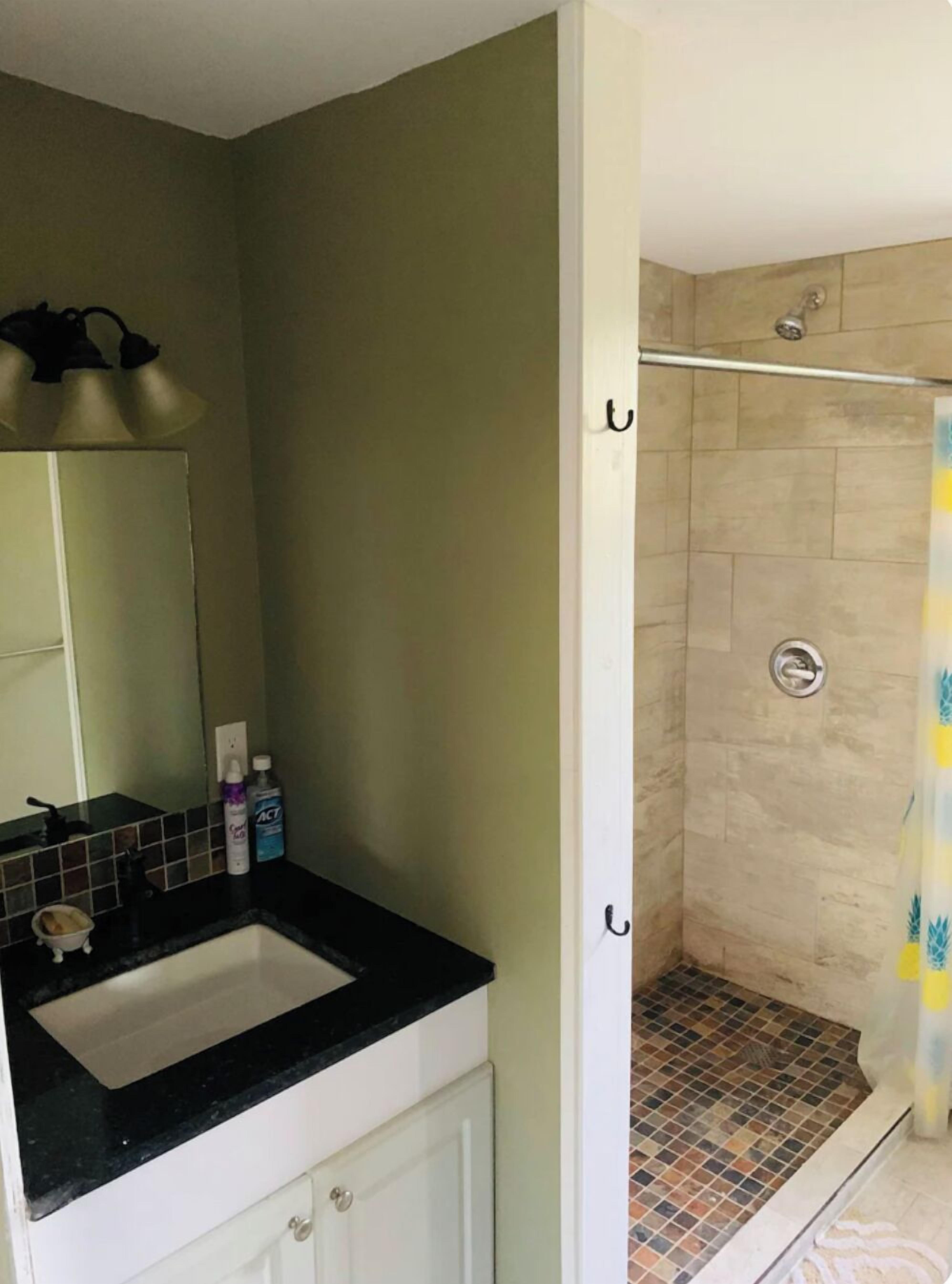 Bruser, hårtørrer, håndklæder, Sæbe