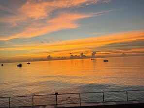 Solsenger og strandhåndklær
