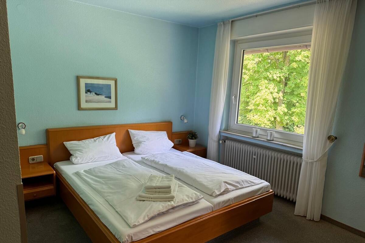 1 phòng ngủ, bàn, khu vực làm việc phù hợp cho laptop, phòng cách âm