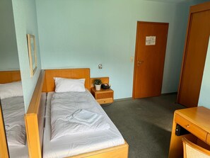 1 phòng ngủ, bàn, khu vực làm việc phù hợp cho laptop, phòng cách âm