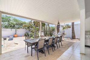 4 bedrooms - 4br4ba w Private Pool Walking Distance to Ritz (Noord)