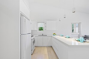 Villa - 4br4ba w Private Pool Walking Distance to Ritz (Noord)