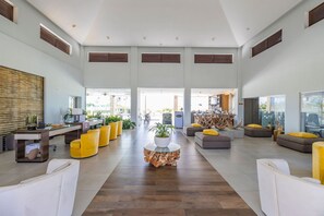 House - Upscale Gated Community Oasis Close to the Beach (Noord)