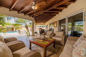Villa - Amazing 4br4ba Villa w Pool Birdsanctuary Views (Noord)