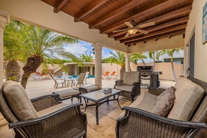 Villa | 4 bedrooms - Amazing 4br4ba Villa w Pool Birdsanctuary Views (Noord)