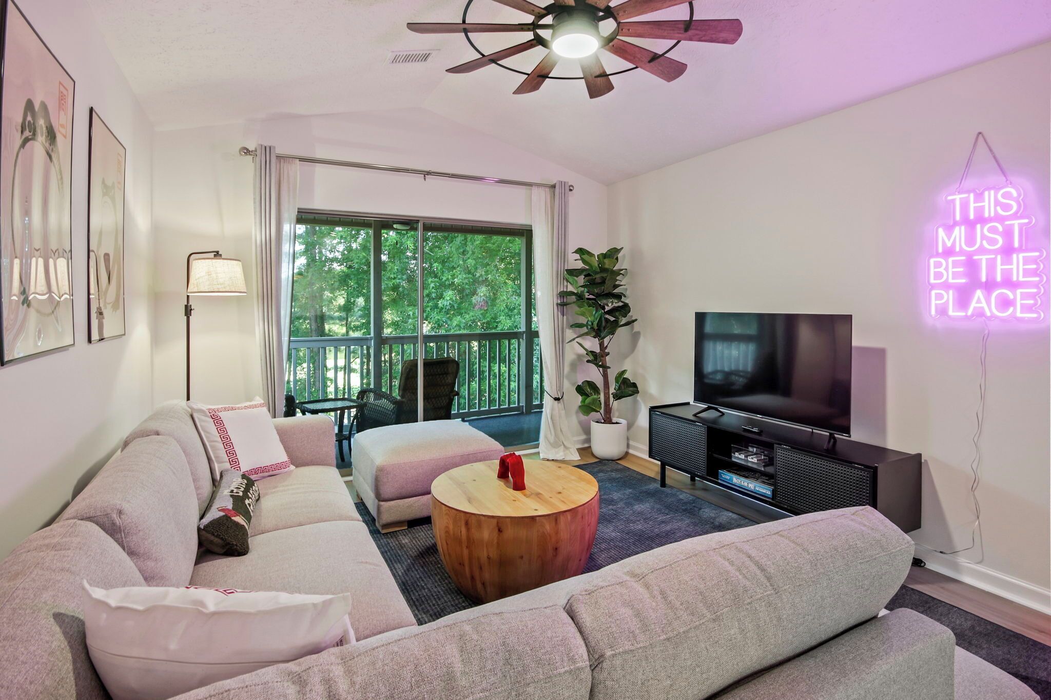 Smart TV, music library