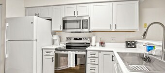 Lillypad House: Chic Golf & Beach Haven