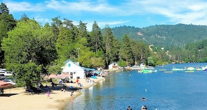 Lake House Getaway - 2 bedroom home in peaceful Crestline with WiFi AC and more!