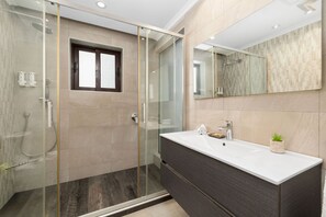 House | 3 bedrooms - Modern 3br2ba 24 7 Security Pools Restaurant (Noord)