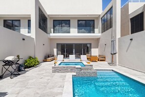 4 bedrooms - High-end Villa Walk to Beach Pool Ocean View (Noord)