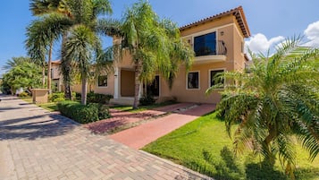 Villa | 4 dormitorios