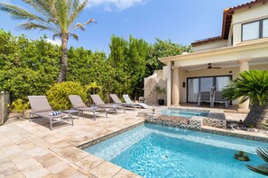 Villa | 4 bedrooms - Exclusive Golf Villa Close 2 Beach Private Pool (Noord)