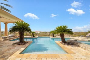 Villa | 4 bedrooms - Exclusive Golf Villa Close 2 Beach Private Pool (Noord)