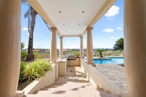 Villa | 4 bedrooms - Exclusive Golf Villa Close 2 Beach Private Pool (Noord)