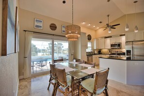 Dining - Waterfront private salt water pool house with lanai & incredible panoramic views (Englewood)