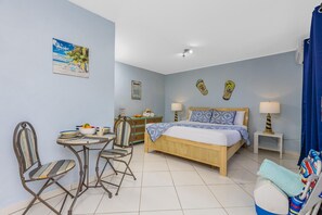 Villa - Spacious 7BR 6BA Villa 2 Pools Walktobeach (Noord)