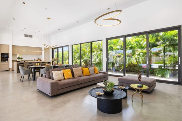 Villa | 4 bedrooms - New Designer Villa King Beds Pool Near Beach (Oranjestad)