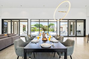 Villa | 4 bedrooms - New Designer Villa King Beds Pool Near Beach (Oranjestad)