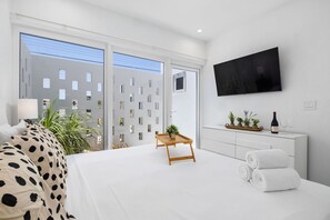 Villa - Newly Built Private Pool 3BR Parking Wi-fi (Noord)