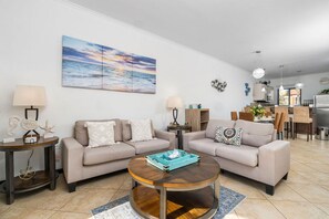 2 bedrooms - Townhome Goldcoast GYM Pools 24 7 Security (Noord)