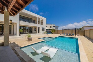 5 bedrooms - NEW Walk 2 Beach - 5BR Bonusroom w Pool Office (Noord)