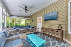 Living area - Garden House with Pool & Spa (Bradenton)