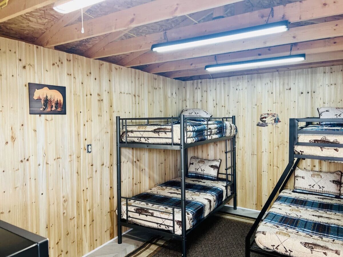 1 bedroom, bed sheets