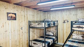 1 bedroom, bed sheets