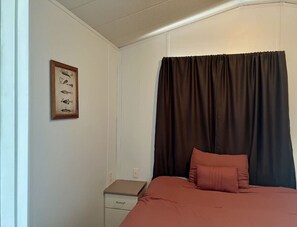 1 bedroom, desk, bed sheets