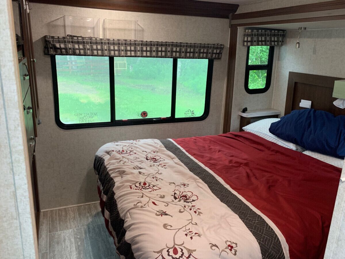 1 bedroom, desk, bed sheets