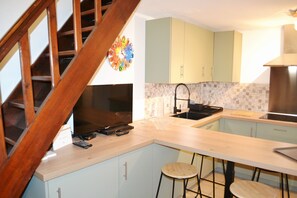 Fridge, microwave, coffee/tea maker, toaster