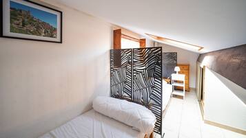 1 chambre, fer et planche Ă repasser, Wi-Fi gratuit, draps fournis