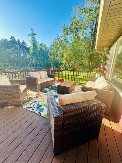 Brand New 3-bedroom cottage with WiFi and AC in enchanting Downtown Eagle River