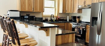 Brand New 3-bedroom cottage with WiFi and AC in enchanting Downtown Eagle River