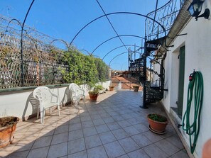 Terrace/patio - VENICE SANCTUARY: 4-BEDROOM APARTMENT, CENTRAL, CANAL VIEWS WITH 2 TERRACE  (Venezia)