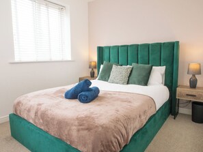 3 bedrooms, desk, free WiFi, bed sheets