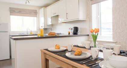 Emerald House -3 bed - Free Parking