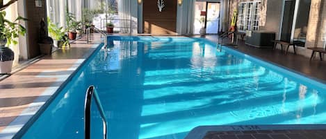 Piscine intérieure