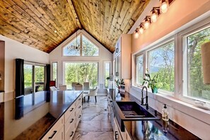 Fridge, microwave, oven, stovetop - 5 ALL KING BRs-Bridesmaid Spa & Glam Suite, Sauna, Chef, 10+ Acres 3 mi. Helen (Sautee Nacoochee)