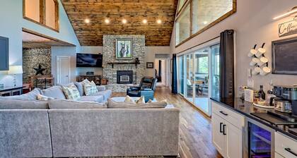 5 ALL KING BRs-Bridesmaid Spa & Glam Suite, Sauna, Chef, 10+ Acres 3 mi. Helen