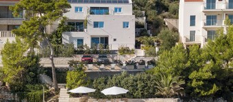 Charming 2-bedroom apartment in delightful Pasadur with WiFi, AC, coast line.