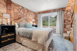 4 bedrooms, iron/ironing board, travel cot, WiFi