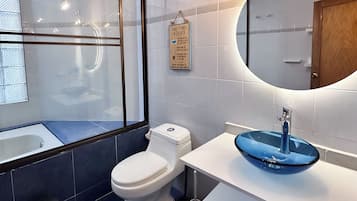Comfort Double Room, 1 Double Bed | Bathroom | Soap, toilet paper