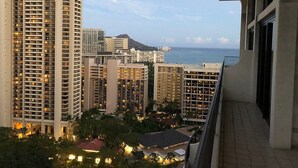 A high-rise hotel with multiple floors, balconies, and a view of the ocean. - Hilton Hawaiian Village Lagoon Tower 2BR 2BA sleeps 6 (Honolulu)