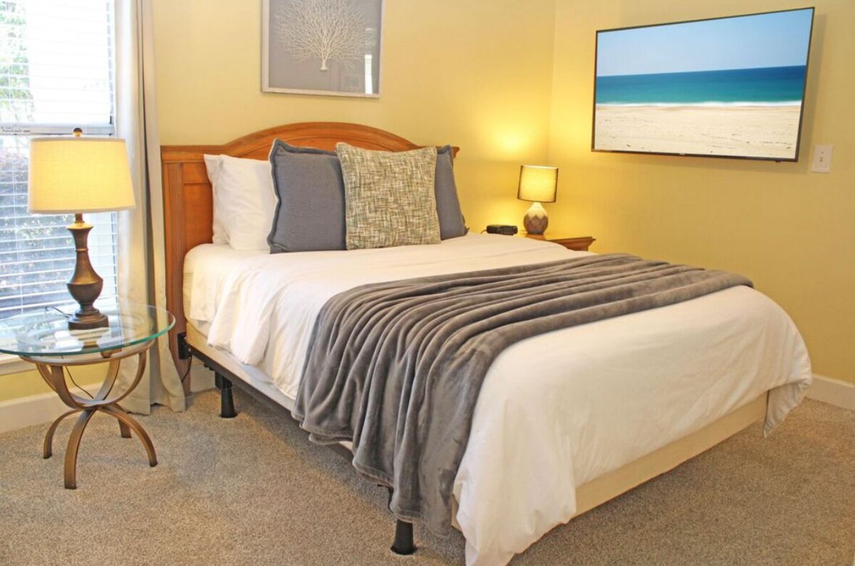 Photo 8 of Coastal Charm, CANAL FRONT 🌴Condo, 5 Pools, Hot Tub, walk to beach Dog-Friendly!