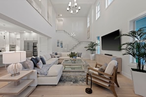 Smart TV, books, video library, stereo - Brand new 4bdr, 5 bath luxury house 1 mile from 5th Avenue and Beached (Naples)