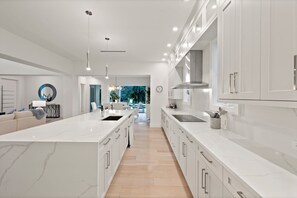 Interior - Brand new 4bdr, 5 bath luxury house 1 mile from 5th Avenue and Beached (Naples)