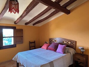 4 bedrooms, iron/ironing board, travel cot, free WiFi