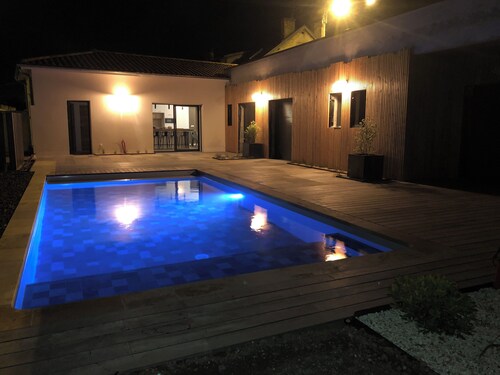 Maison neuve, piscine chauffée, jardin clos.
 Près centre historique Périgueux
 