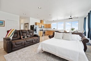 2 chambres, coffres-forts dans les chambres, bureau